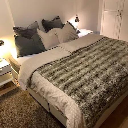Sentrum, Hele Leiligheten, 70 Kvm Apartment